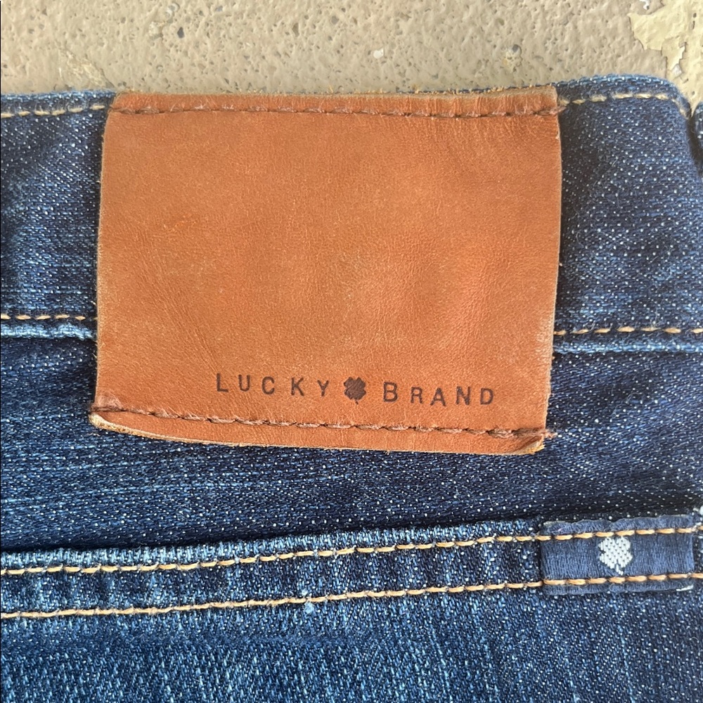 Like new Lucky Brand Dark Blue Skinny Jeans - Picture 14 of 16